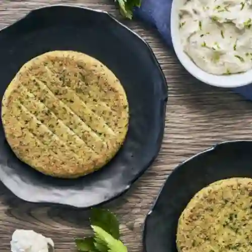 Falafel Frito y Mayonesa de Ajo de la Casa