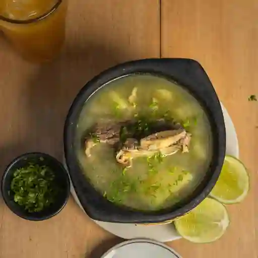 Caldo de costilla de res