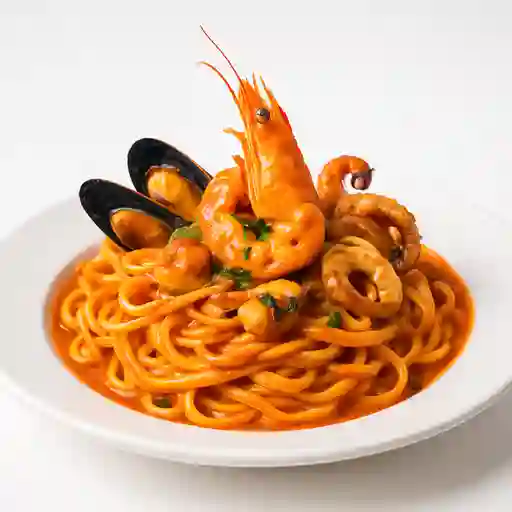 Tallarín en Salsa de Mariscos