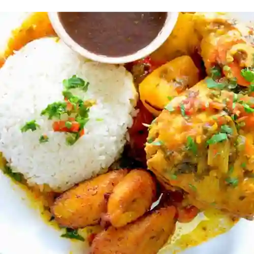 Pollo en Salsa Criolla