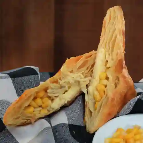 Pastel Hojaldrado de Pollo y Maiz