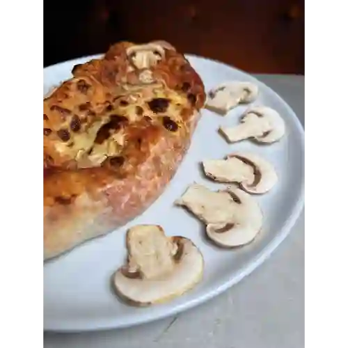Calzone Pollo Champiñones y Jamón