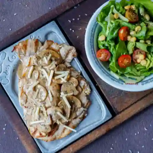 Pechuga con Salsa de Champiñones