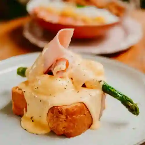 Huevos Benedictinos con Tocineta