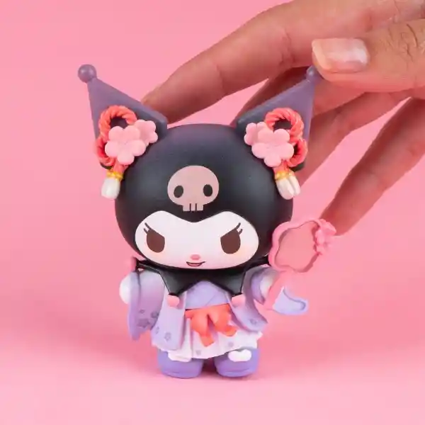 Caja Sorpresa Con Flores y Kimono Sanrio Miniso