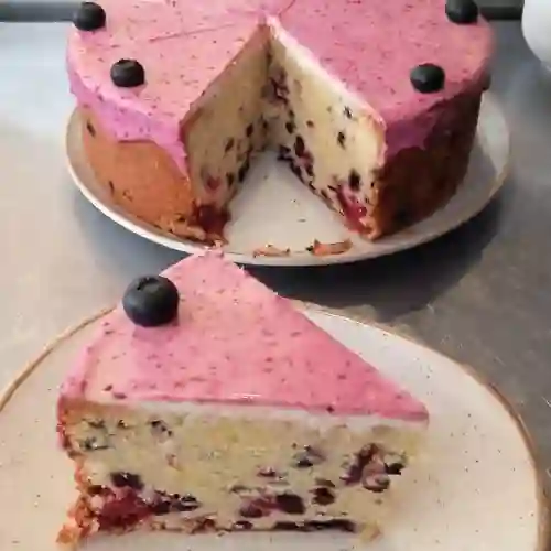 Torta Frutos Rojos de 16 Porciones