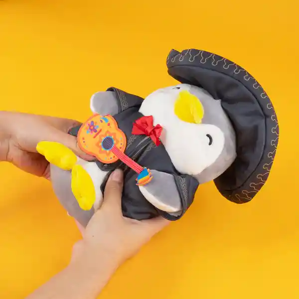 Peluche Mini Pen Con Disfraz de Mariachi Mini Family 9 in Miniso