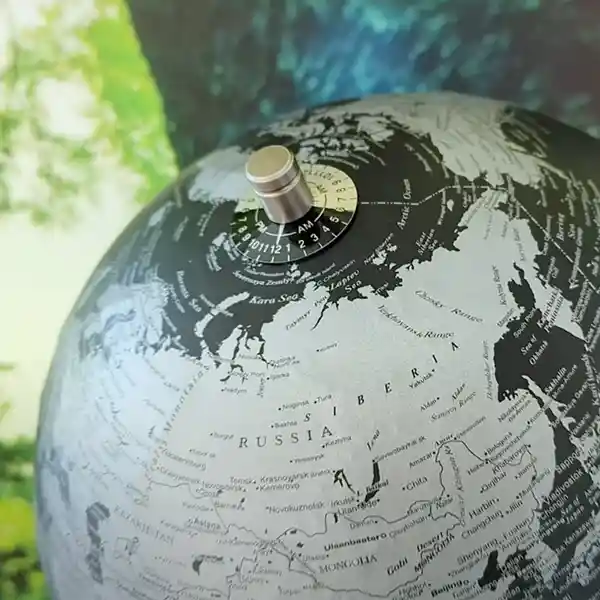 Troika Globo Terráqueo Inclinado Negro / Plata