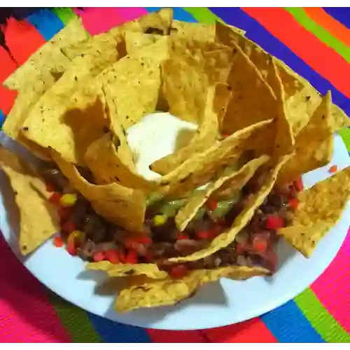 Nachos con 3 Salsas