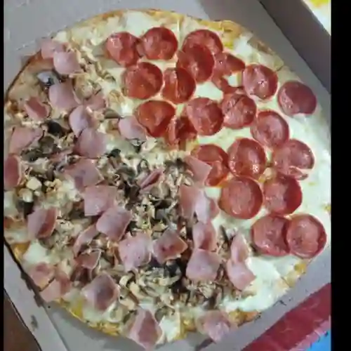 Pizza Pepperoni- Pollo y Champiñón
