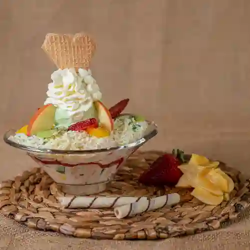 Ensalada de Frutas Grande con Helado