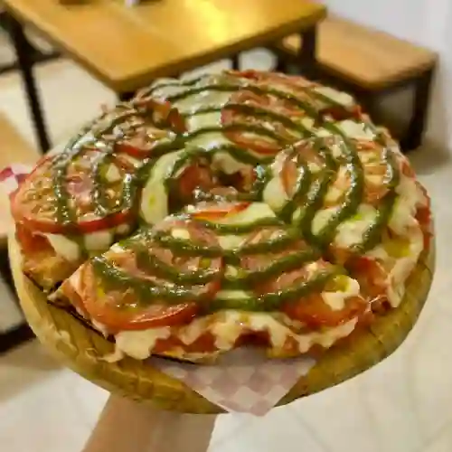 Pizza Capresa (12 Porciones) 40cm