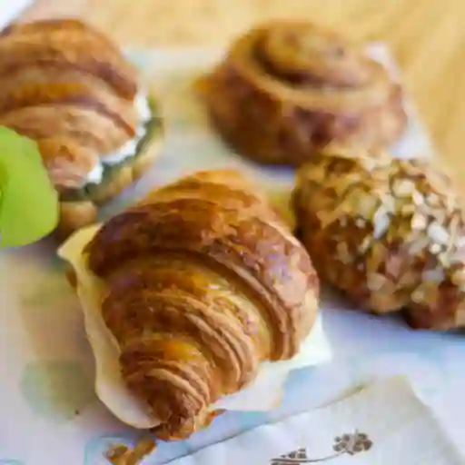 Croissant con queso finesse