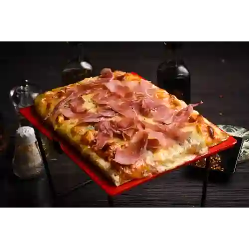 Pizza Tres Quesos con Prosciutto