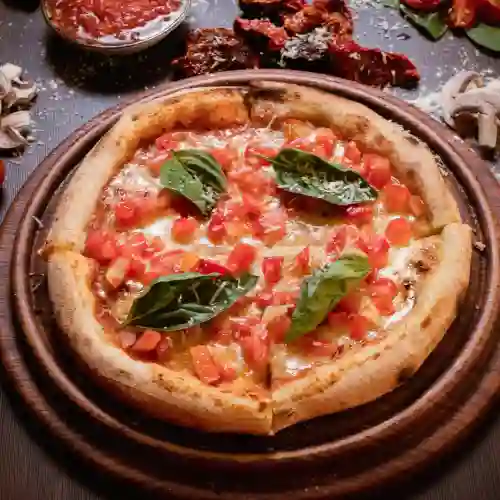 Pizza Margarita + Limonada de Sandía