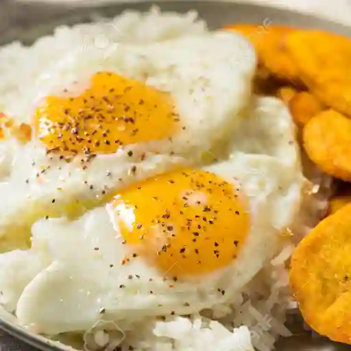 Bandeja con huevos fritos