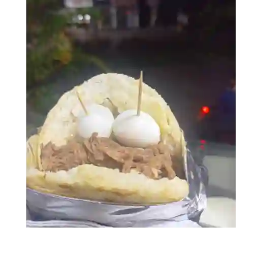 Arepa con Carne Mechada