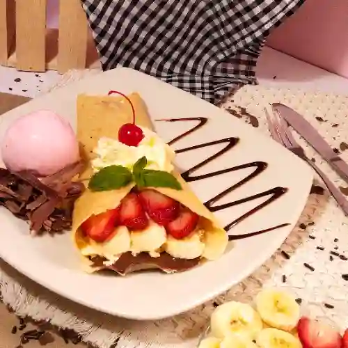 Crepe con Banano y Fresas