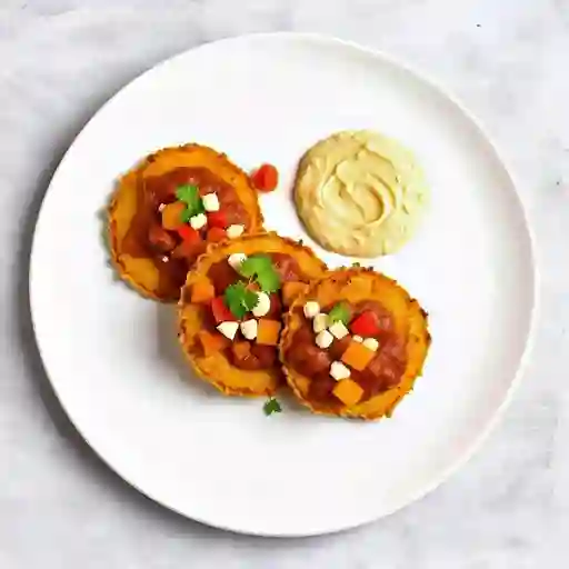 Patacones con Hogao y Suero