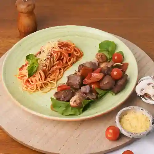 Brocheta de Res con Spaghetti Napolitana