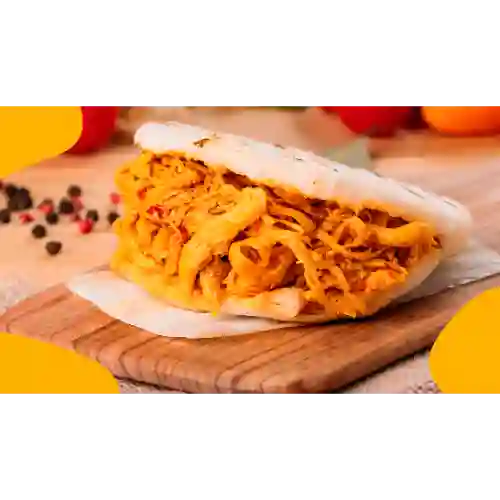 Arepa Paisa con Pollo y Queso