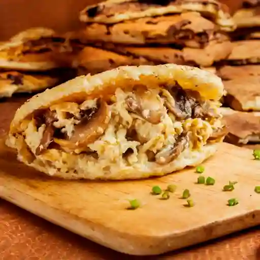 Arepa Pollo con Champiñones