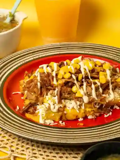 Patacon Carne Desmechada Y Maiz
