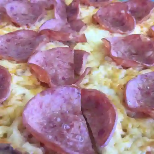 Pizza Salami Med.