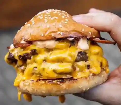 Combo Hamburguesa Triple Chuck Cheese.