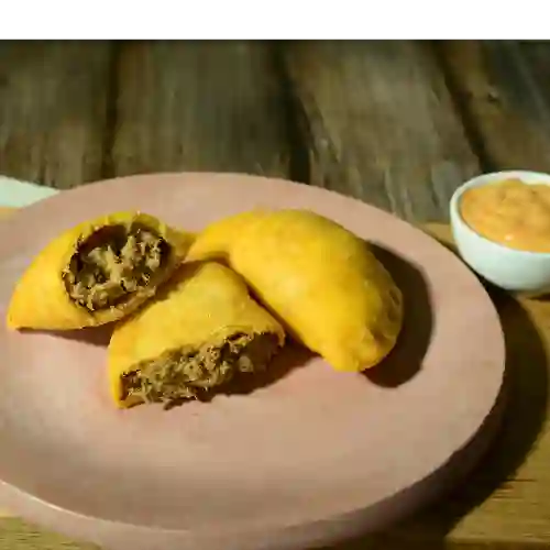 Empanada con Carne Desmechada