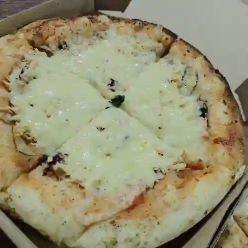 Pizza Personal D Pollo con Chamiñones
