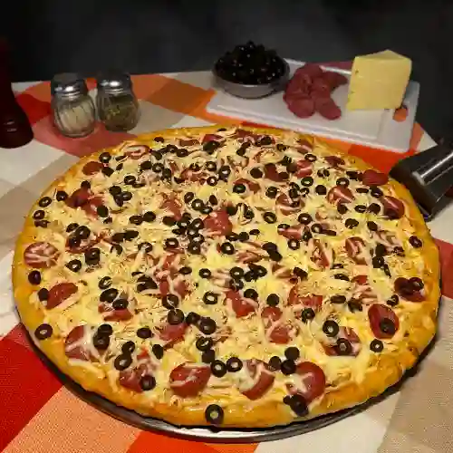 Pizza de la Casa 27Cm (4 Porciones)