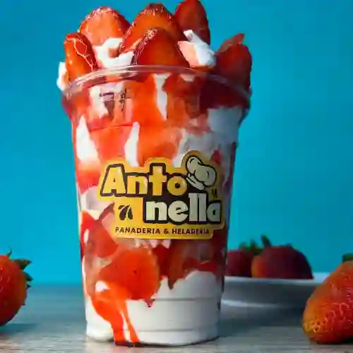 Fresas con Crema + Bola de Helado