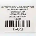 Plato Elaborado en Porcelana. Posee Forma Circular. Tiene Los Laterales Más Largos Que el Centro. Superficie Rugosa. Diseño de Líneas Que Bordean el Plato Con Relieve de Manera Horizontal. Ideal Para Ensaladas o Salsas. Apto Para Microondas y Lavavajillas.