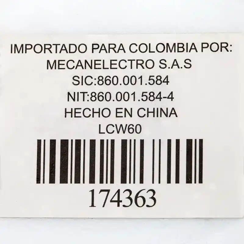 Plato Elaborado en Porcelana. Posee Forma Circular. Tiene Los Laterales Más Largos Que el Centro. Superficie Rugosa. Diseño de Líneas Que Bordean el Plato Con Relieve de Manera Horizontal. Ideal Para Ensaladas o Salsas. Apto Para Microondas y Lavavajillas.