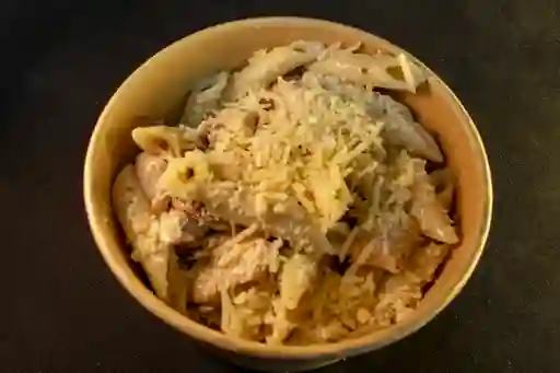 Pasta pollo y champiñones + bebida