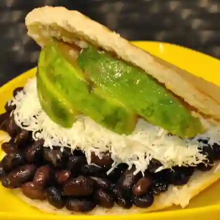 Arepa Vegetariana Negra Tropical