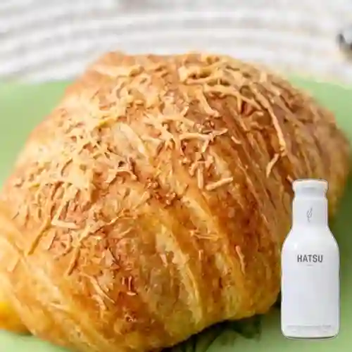 Combo croissant de queso + te hatsu