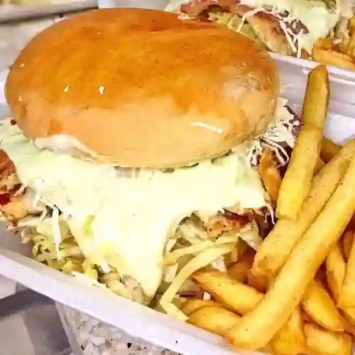 Hamburguesa de Pollo + Papas Fritas