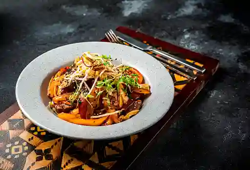 Tallarines con Lomo Saltado