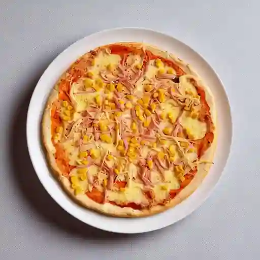 Pizza con Pollo, Tocineta y Maíz Tierno