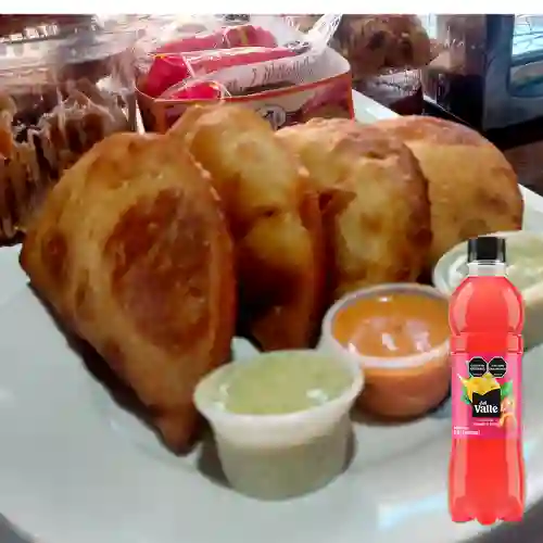 Empanadas Mixta Venezolana +Del Valle Mango&Fresa 500ml