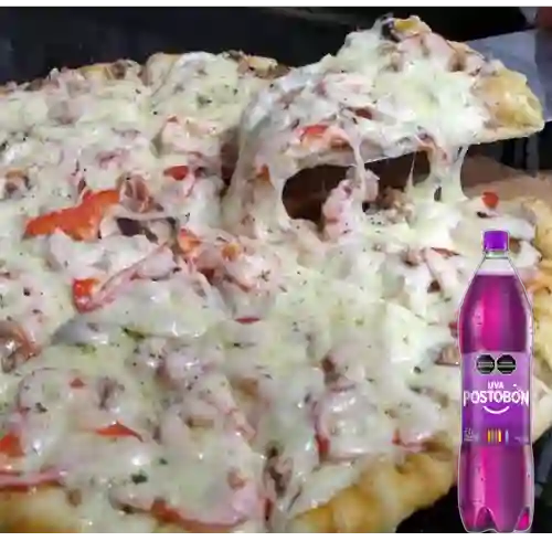Combo Pizza Junior 30 Cm + Uva Postobon 1.5 l