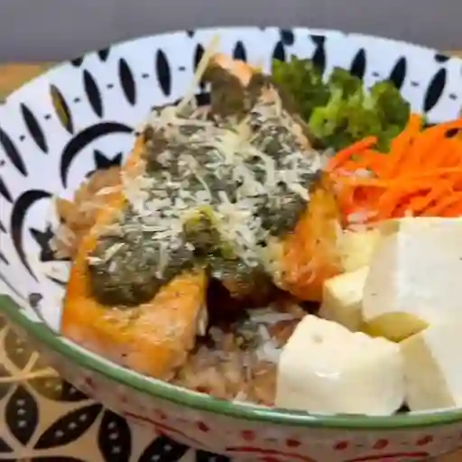 Salmon en salsa pesto