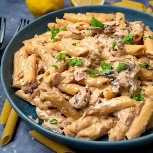 Pasta Champiñones con Tocineta