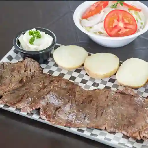 Lomo fino asado con papa cocida