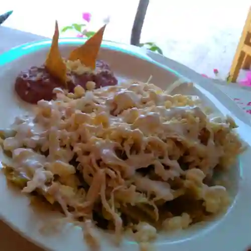 Chilaquiles con Pollo