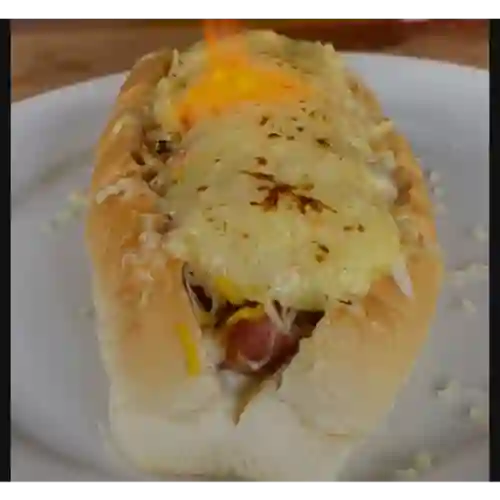 Perro Gratinado con Ensalada