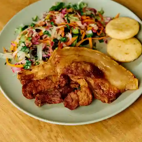 Chicharrón con Arepa