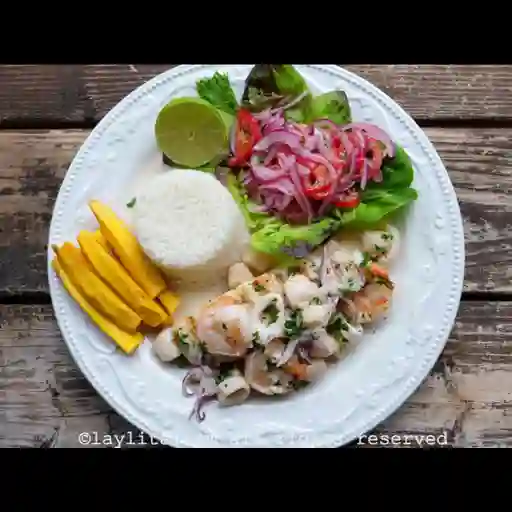 Salmón en salsa de camarones